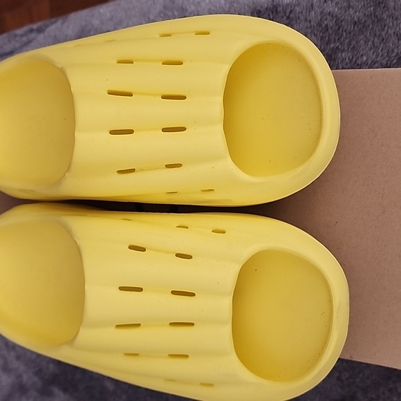 UGG FOAMO Slide - Picture 2 of 7